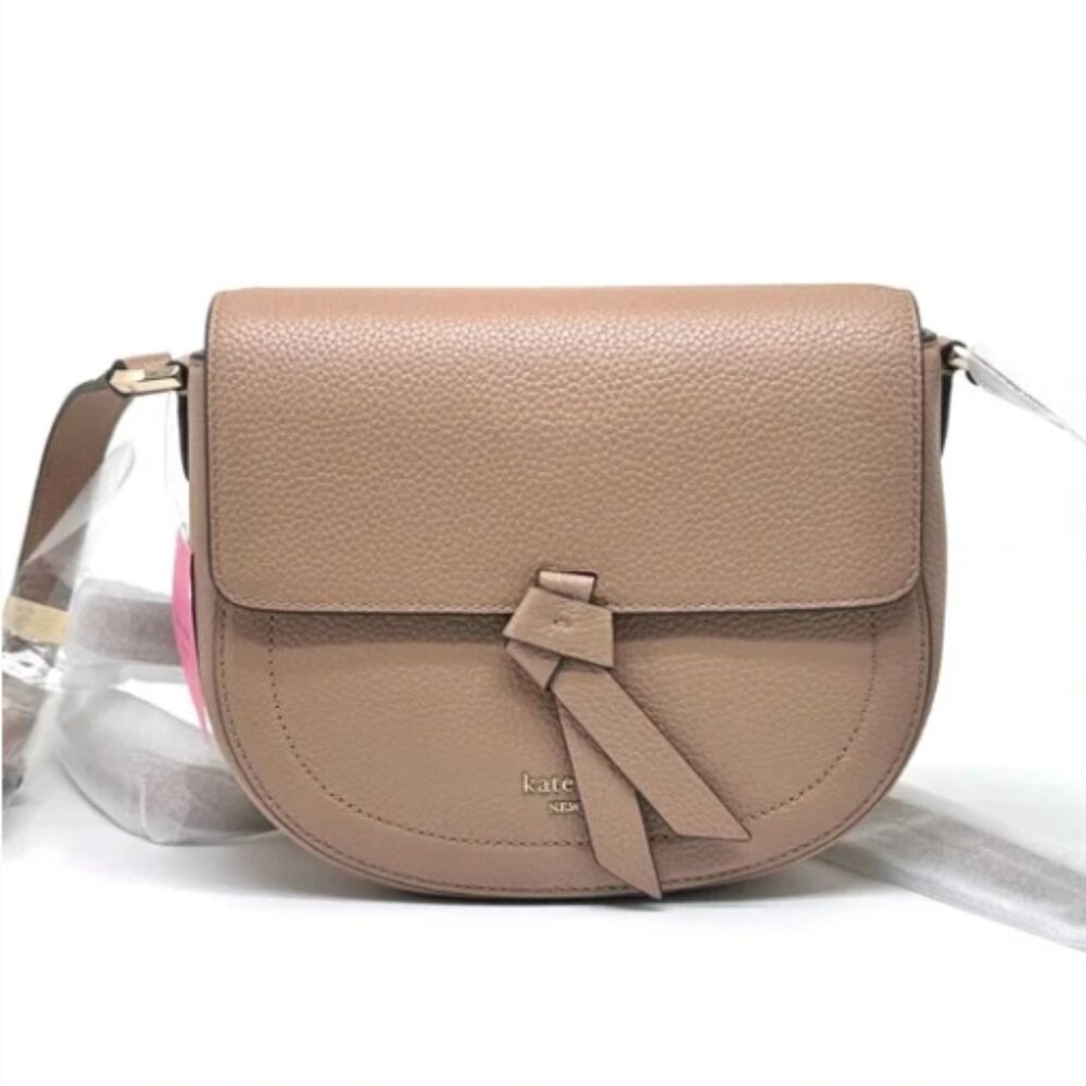 KATE SPADE NEW YORK
Knott Medium Leather Saddle Bag Crossbody Raw Pecan